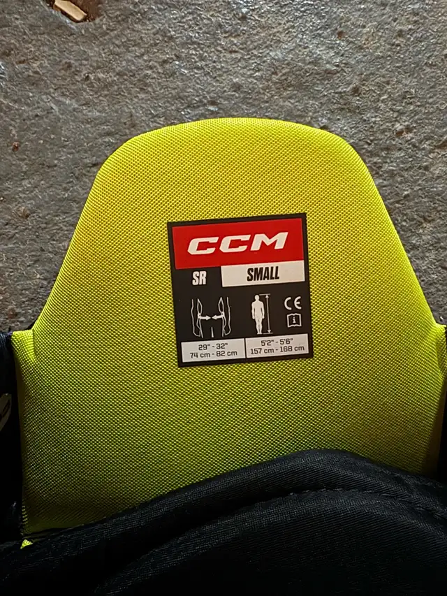 CCM TACKS SR SMALL hockey pants  in Hockey in Cornwall - Image 3