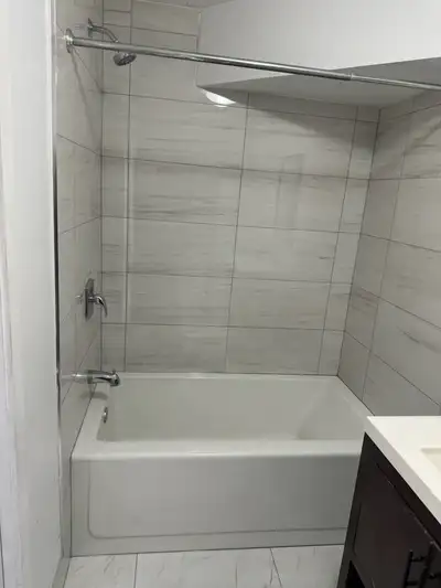 5 CHAMBRES MEUBLÉ POUR JUILLET/AOUT PLATEAU MILE END