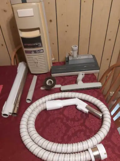 ELECTROLUX VACUUM CLEANER E SPECIAL MODEL WITH 2 YEAR WARRANTY I have a Electrolux Vacuum Cleaner e...