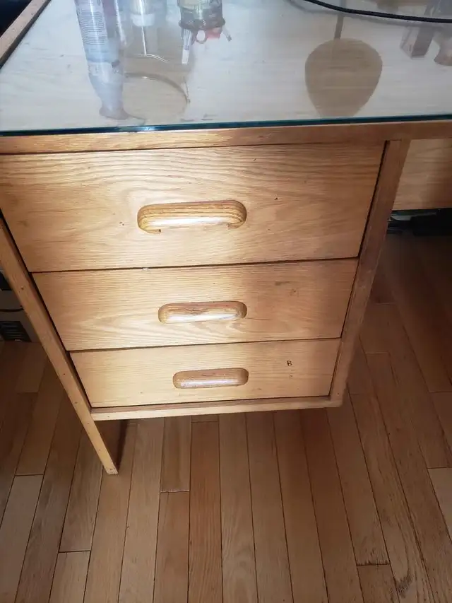 Wooden Desk with Glass Top in Desks in Ottawa - Image 4