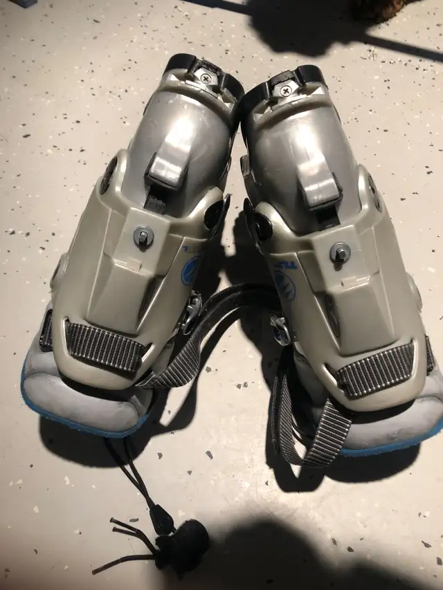 Dynafit tlt 700l touring ski boots  mondo 22.5 275 underfoot in Ski in Banff / Canmore - Image 4