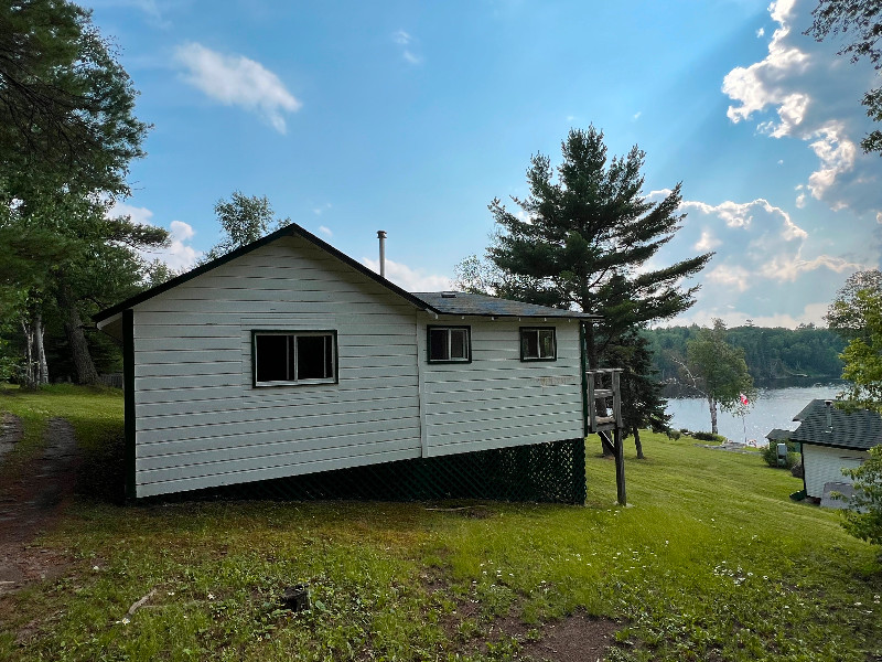 Cabin on Lake of the Woods, Kenora District Houses for Sale