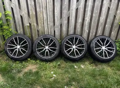 Pirelli Cinturato 225/45R18 run-flat tires mounted on Core Racing rims. * Tires used for less than 2...