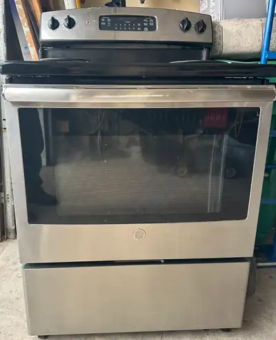 Very good condition stove more information please call 6472749102