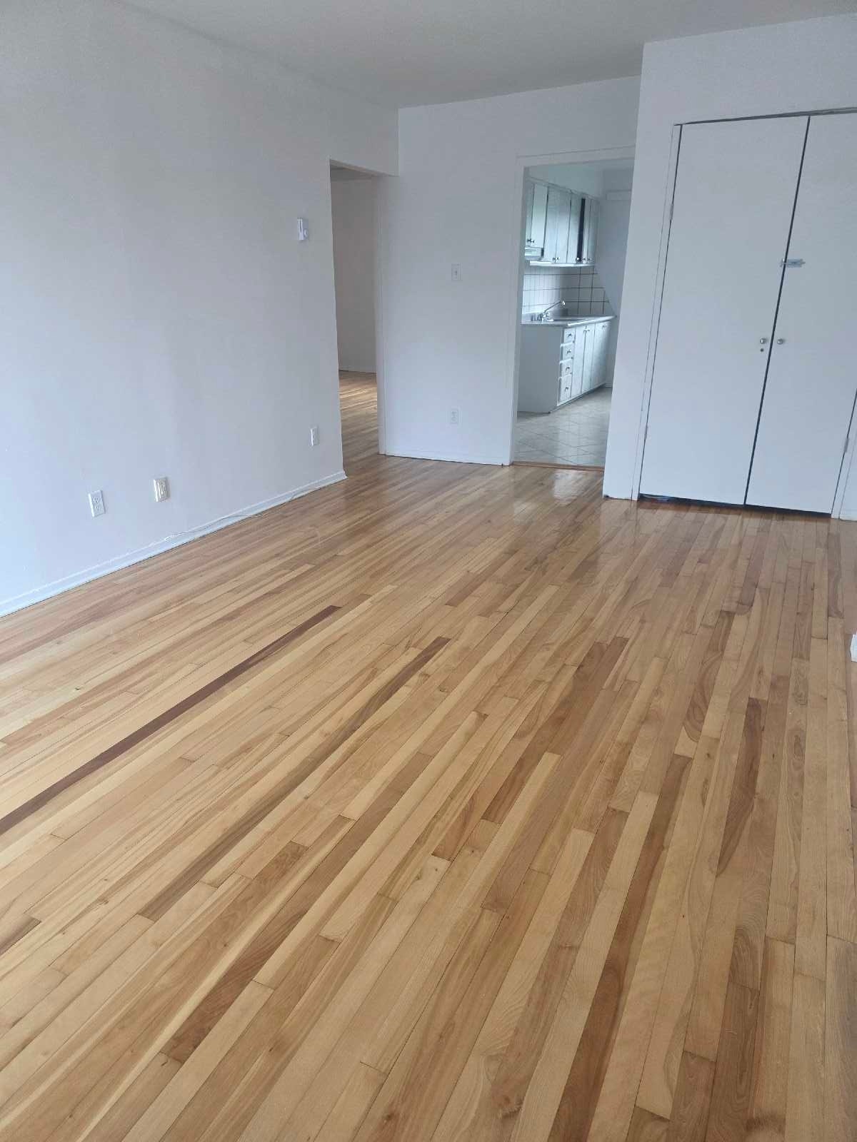 4-1/2 longueuil, face du parc — photo 1
