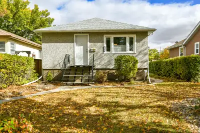 This charming, fully furnished 3-bedroom plus den house in the desirable Old Lakeview neighbourhood...