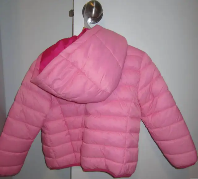 Girls' Light Puffer Jacket Coat, Size 6 in Kids & Youth in City of Montréal - Image 3