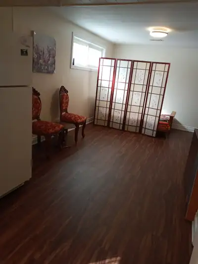 Furnished Studio Basement available for $1100 near McLaughlin and Queen intersection. *married coupl...