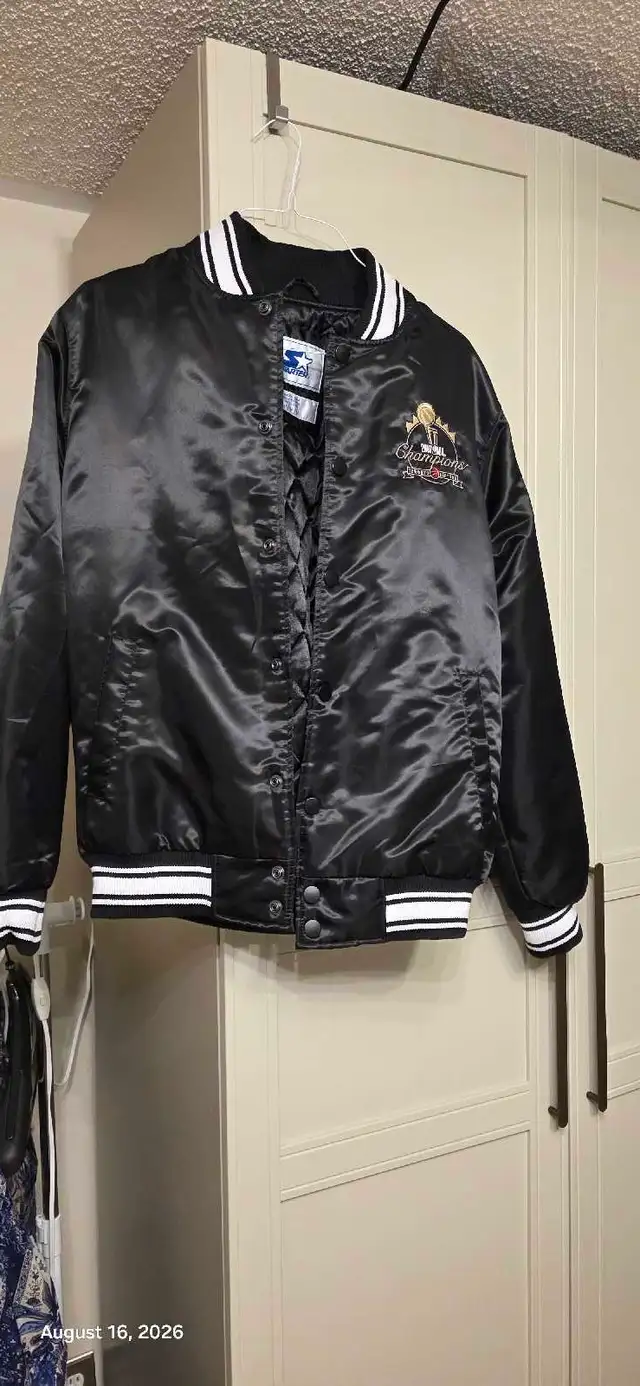 Starter Toronto Raptors 2019 NBA Champions Jacket in Men's in Markham / York Region - Image 3