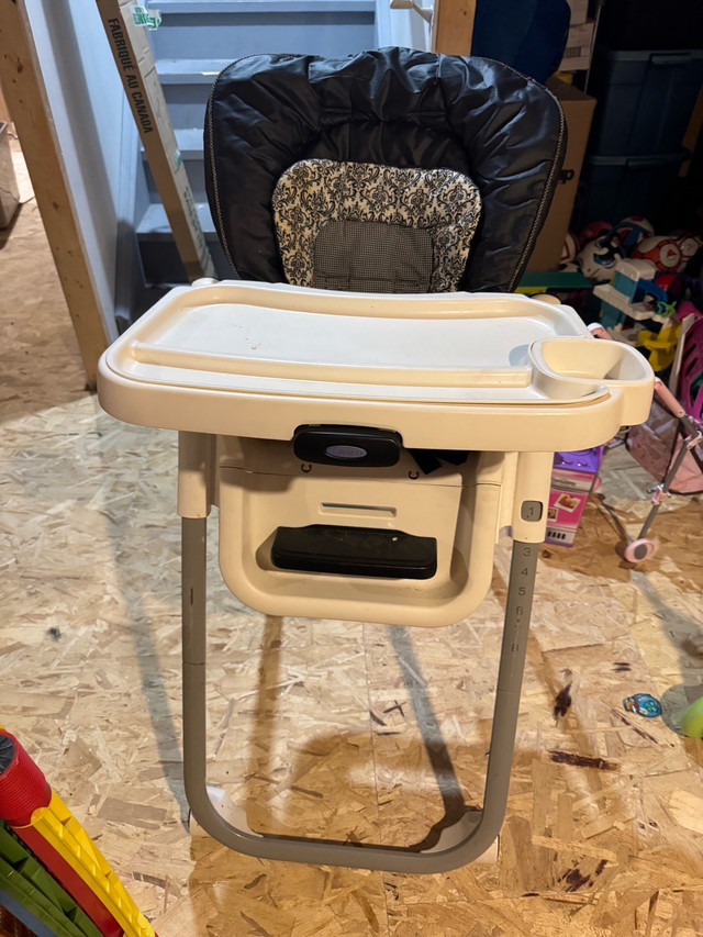 FREE Baby Highchair in Feeding & High Chairs in Oakville / Halton Region