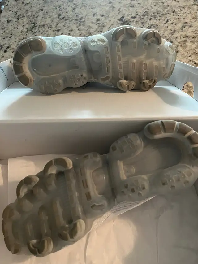 Nike Air Vapormax Flyknit 3 Women's Shoes in Women's - Shoes in City of Montréal - Image 4