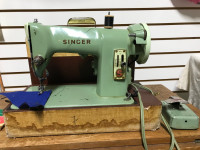 Working Singer 185J Basic Home Sewing Machine in Camrose