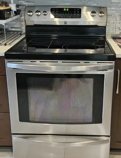 IN EXCELLENT WORKING CONDITION. FEATURES; 5 BURNERS WITH BRIDGE BURNER, 5TH BURNER IS A WARMER BURNE...