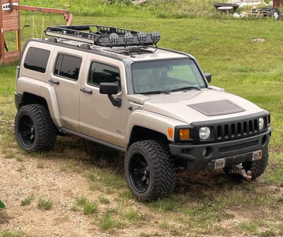 2006 Hummer H3 - if you’re looking at the ad, then it’s availabl