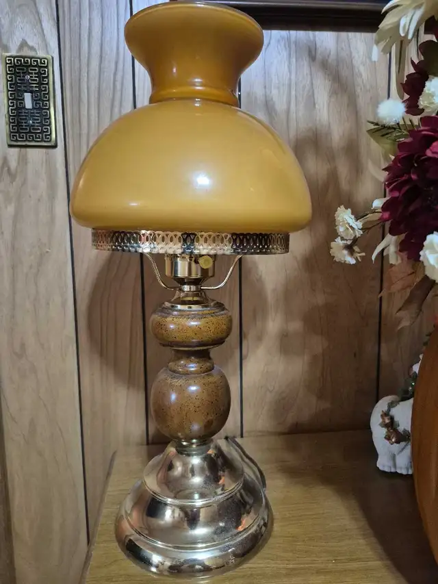 Table Lamp in Indoor Lighting & Fans in Oshawa / Durham Region - Image 3