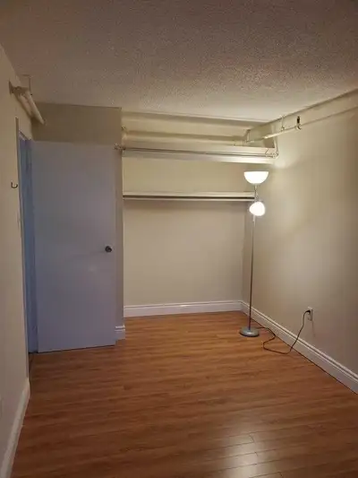 A bedroom and common area available to rent in an apartment close to all of the bus routes, downtown...