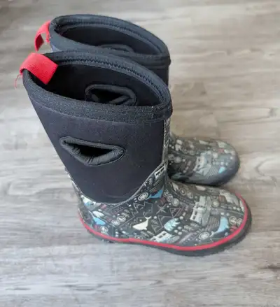 Kids winter boots size 12 as-is, View more