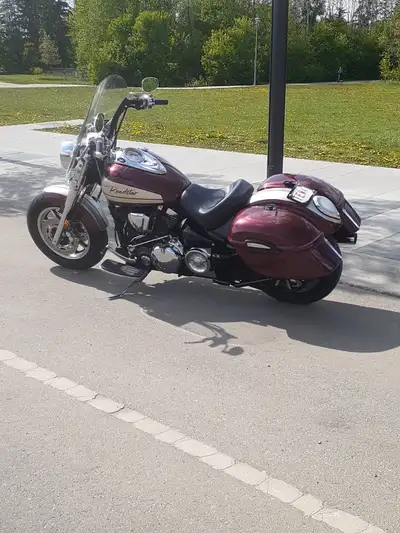 2015 Yamaha Roadstar Silverado 1700, Saddleman Deluxe Solo seat , Fuel injected , fuel gauge . Very...