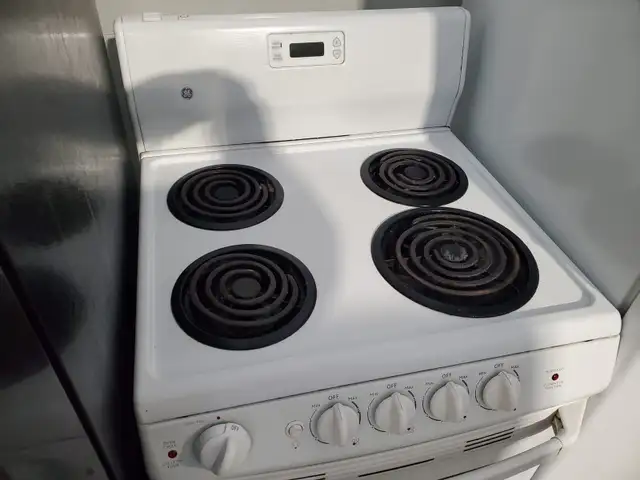 Apartment size 24 inch w fridge stove washer dryer set  in Washers & Dryers in Oakville / Halton Region - Image 10