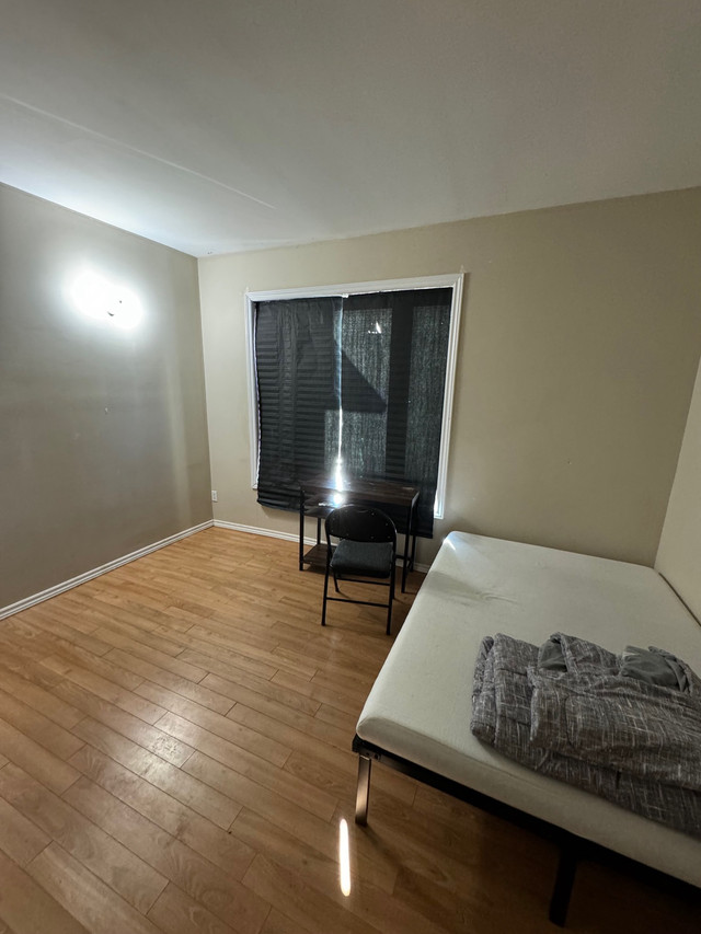 ROOM FOR RENT(SPACIOUS) in Room Rentals & Roommates in Thunder Bay - Image 4