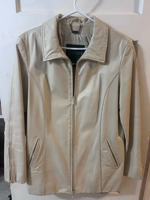 leather women’s coat and jacket in Women's - Tops & Outerwear in City of Toronto - Image 8