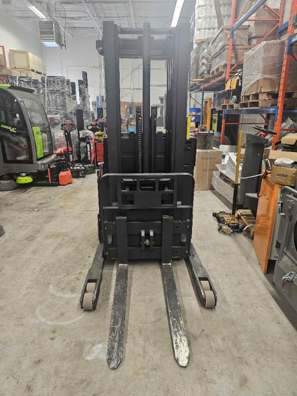 Raymond EASI Electric Forklift Reach 1500kg –Used Good Condition in Other Business & Industrial in City of Toronto - Image 2