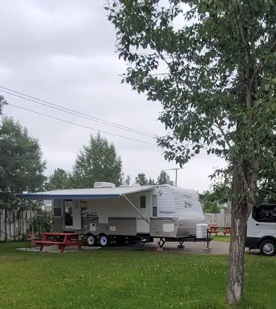 We are selling a great holiday trailer. A 2005, 26 foot, Krystone Springdale. We tow it with our hal...