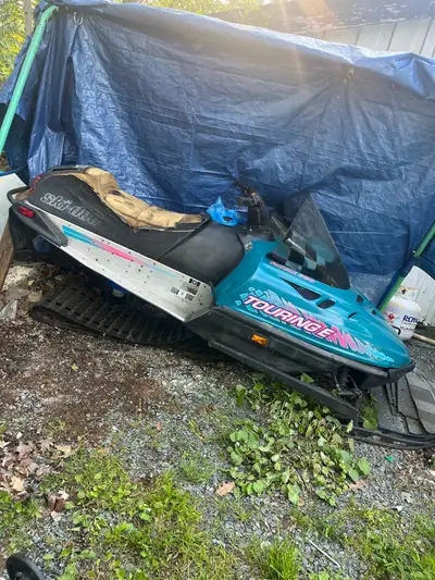 Hasn’t ran in three years it was running when parked no papers needs to go MAKE ME AN OFFER.