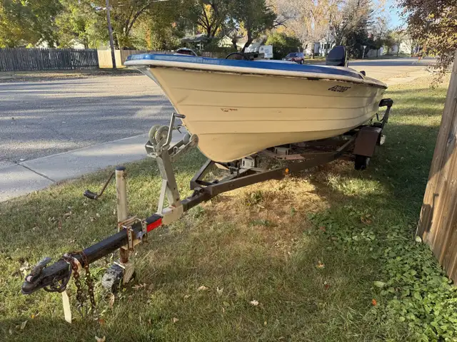 15’ boat / 65hp motor and Trailer in Powerboats & Motorboats in Saskatoon - Image 4