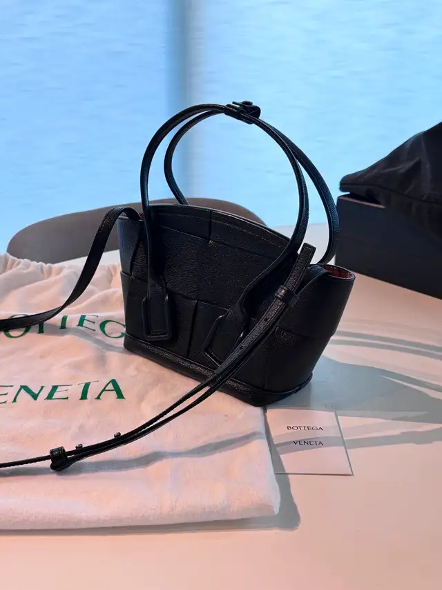 Bottega Veneta Mini Arco Bag in Women's - Bags & Wallets in City of Toronto - Image 4