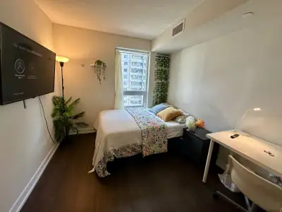 LARGE FURNISHED PRIVATE ROOM – DOWNTOWN TORONTO Looking for a spacious room in a prime downtown loca...