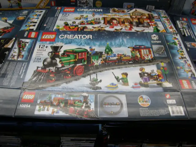 Boite Vide Lego Creator Maison Village de Noël - Prix Selon Le M in Toys & Games in Québec City - Image 9