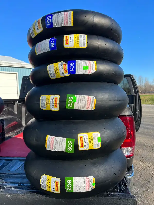 Pirelli Diablo Supercorsa V4 tires rear 180/55/17 120 street dot in Other in Barrie - Image 2