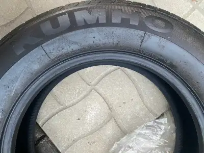 Pneus pour caravan *4 x Kumho Solus P225/65 R17. 280$ *1 x Dexter DHT2 P215/70 R16. 60$