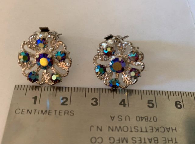 Vintage rhinestone clip-on silver tone Earrings  in Jewellery & Watches in Winnipeg