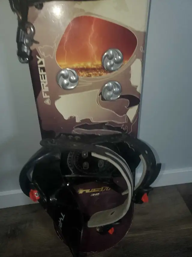 Firefly Snowboard in Snowboard in St. Albert - Image 3