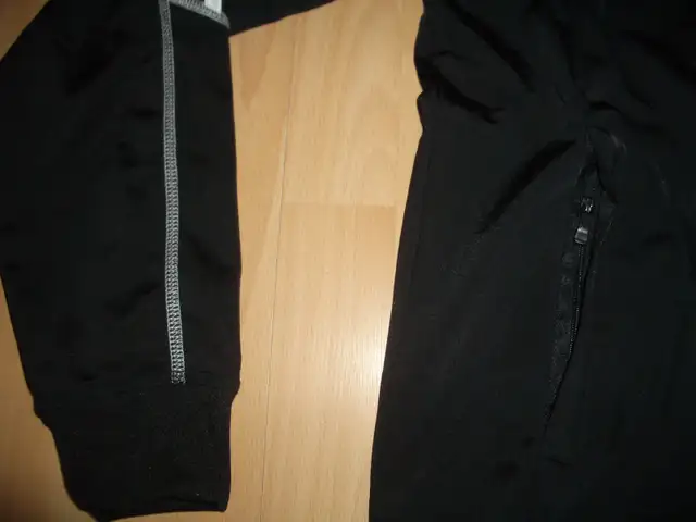 sport jacket ADIDAS full zipper size S men in Men's in City of Montréal - Image 4