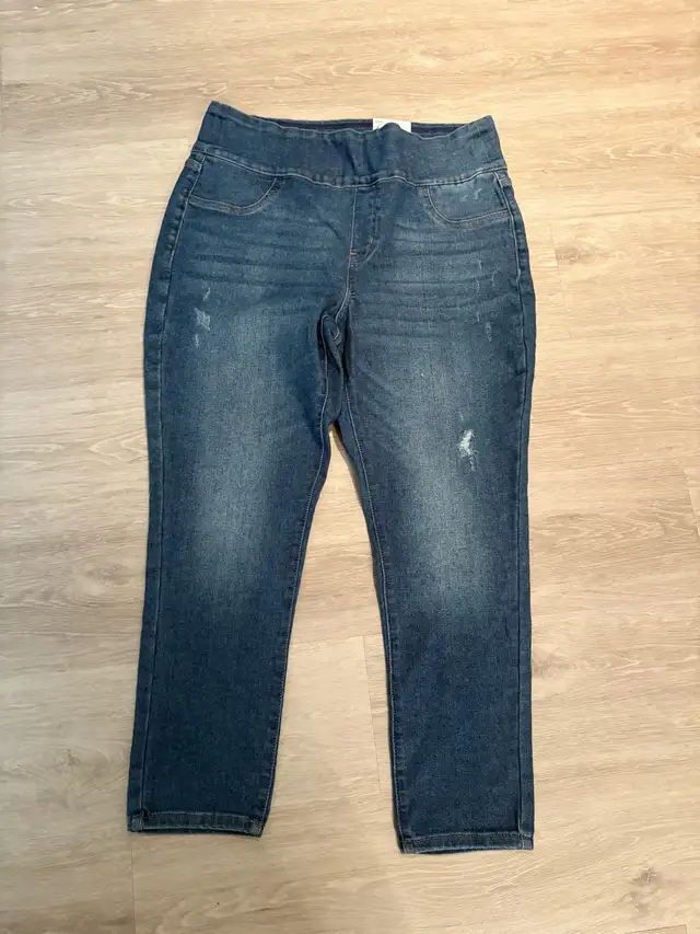 Ladies Name Brand Jeans  in Women's - Bottoms in Barrie - Image 5