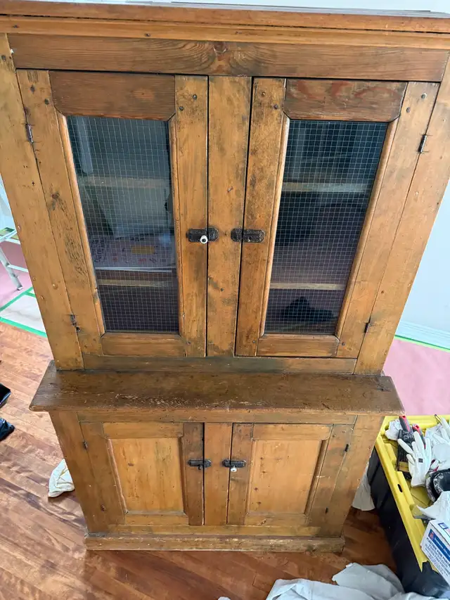Vaisselier Antique en bois / Rustic Wood Cabinet in Hutches & Display Cabinets in City of Montréal - Image 3