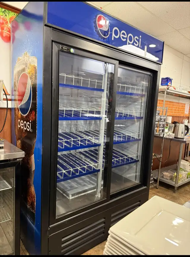Frigo/Fridge/Réfrigérateur commercial double porte. in Other in Laurentides - Image 5