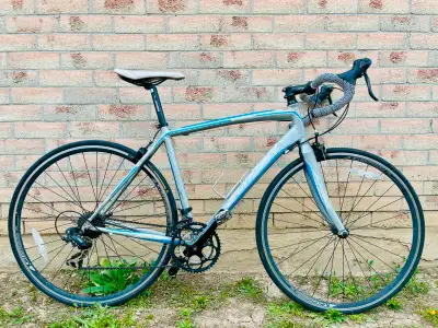 Fits for 5'3”-5'7” Aluminum Frame Shimano Tourney Components Installed: New bar tape New Brake and D...