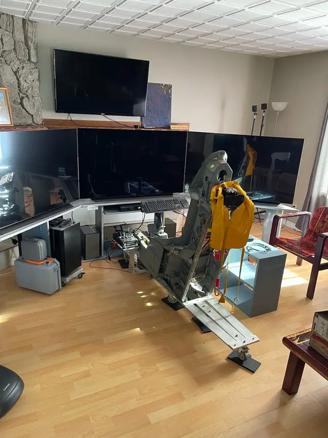 Flight Simulator w/ Ejection Seat448294912084551680