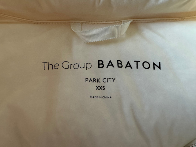 Aritzia Babaton Park City puffer (long, XXS, white)  in Women's - Tops & Outerwear in Calgary - Image 4