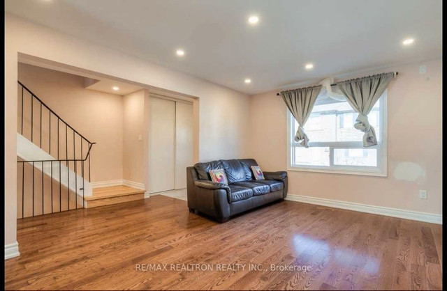 4 Beds 3 Baths 2 Parking in Long Term Rentals in City of Toronto - Image 3