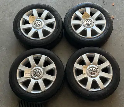 VW Mag wheels/Roue en alliage VW With summer tires/ avec pneu d’été 4 Jante d’alliage VW, 16 pouce 5...