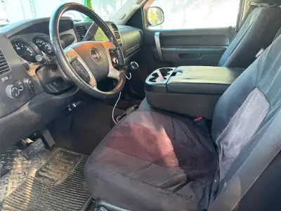 Interior mint, has brake assist, 8 inch lift 2 sets of tire newer windshield, upgraded sound system,...