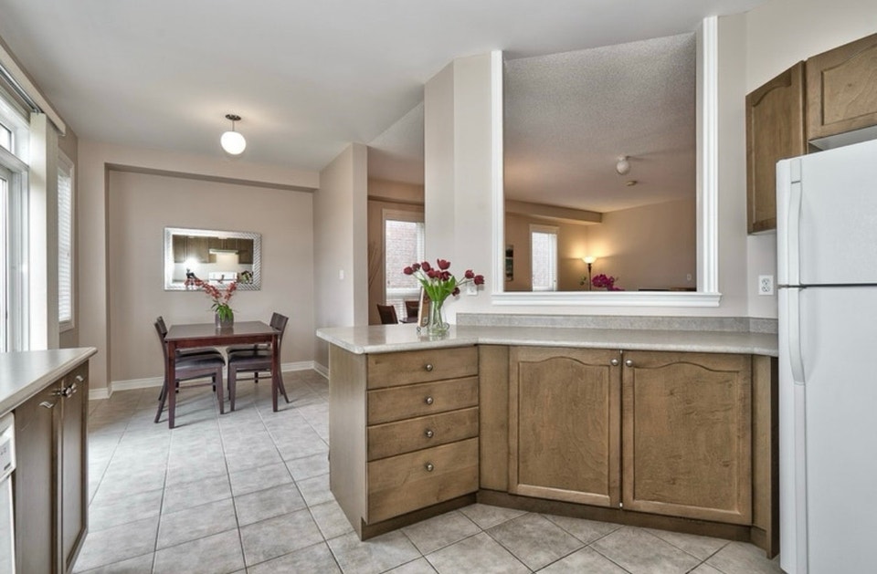 4 bed 2 1/2 washroom 2+ car parking semi detached house for rent 4