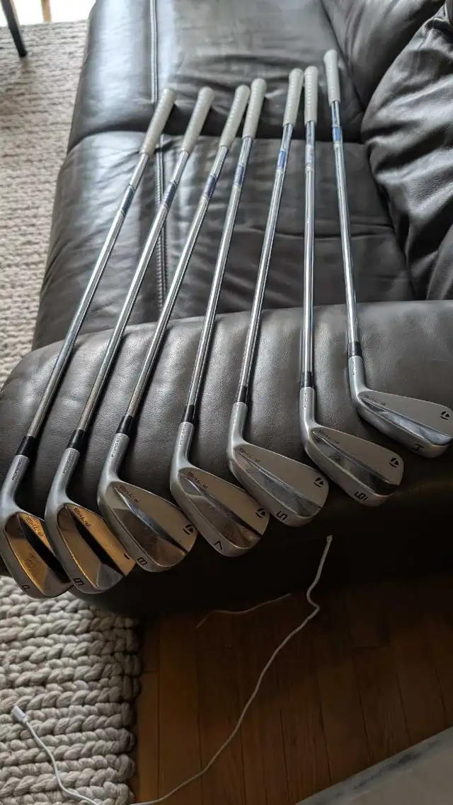 Taylormade  clubs and bag in Golf in Ottawa - Image 3