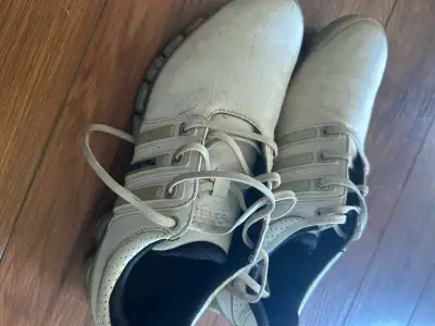  Men’s golf shoes, size 8, View more