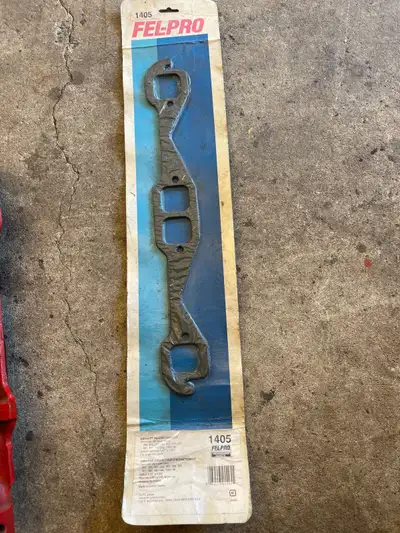 Fel pro 1405 header gaskets for small block chev . In package.